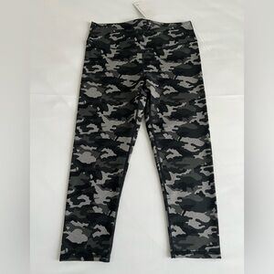 NWTs Fabletics Salar Capri leggings